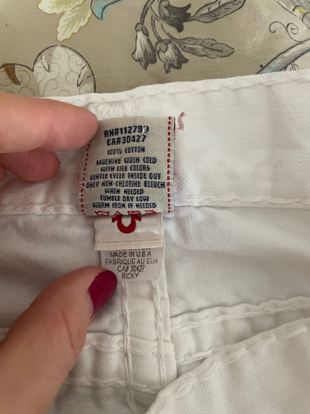 True Religion Ricky White Jeans 31 Silver Buttons 32 Inseam - Picture 11 of 12